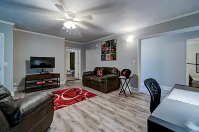 Image de Rock and Roll Residence - short drive to Music City at 1/3 the Price!