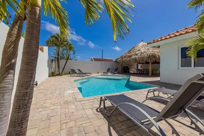 Image de Colonial Modern Villa Sleep 14-Pool, Palapa, Court