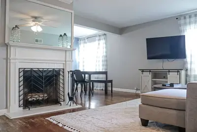 Image de Cozy and Updated Butler Beauty just steps from Bu Campus