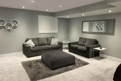 Image de Newly renovated Basement Apartment (For One Guest only)