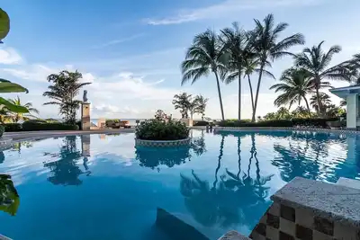 Image de Elegant 2 bedroom with Ocean and Pool View