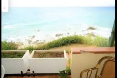 Image de Vacation home 2 minutes from the beach. <br>Parking space. <br>Lovely place