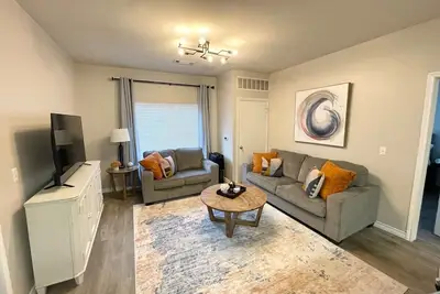 Image de 4 Bedroom/4 Bath Condo- 2 Blocks From Campus