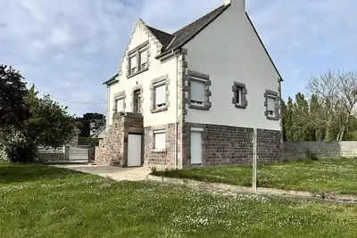 762 - Maison bretonne à moins de 2 kms des Plages.