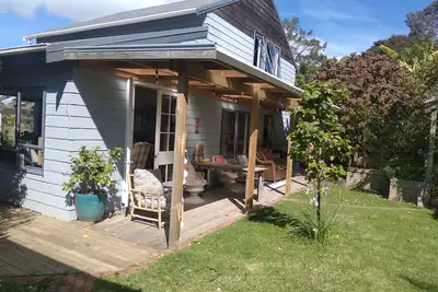 Image de Artists home 3 minutes drive to beautiful sandy white beaches.