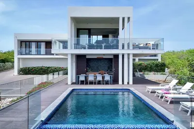 Image de 360 Views-  Villa w/ Private Pool, Oceanview & Salt Lake Views - Coral Estate