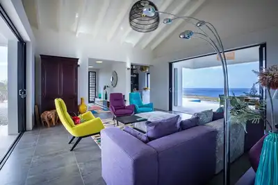 Image de Unique Villa w/ 360 Views, Private infinity Pool & Library Room- Coral Estate