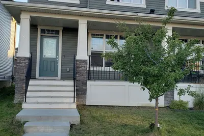 Image de 3 bedroom family sized house in a quiet, cozy and safe community with amenities