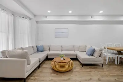 Image de Orange Loop Beach House · Direct Beer Hall Access+ 1. 5Block to Boardwalk