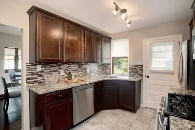 Image de Charming Carnegie Cottage 15 Minutes from Airport & Downtown