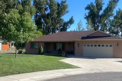 Image de Quiet rancher at end of Cul De Sac - within minutes of all Montrose has to offer
