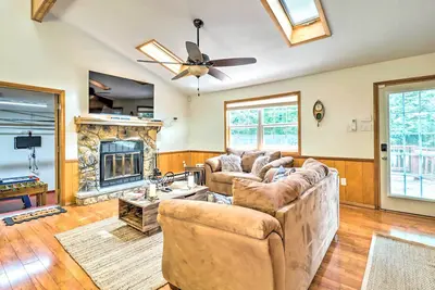 Image de Walk to Wolf Run Lake: Cottage w/ Furnished Deck