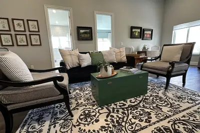 Image de Guest Apartment close to Ski Resorts, Hiking Trails, Shopping Restaurants & more