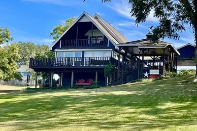 Image de All Decked Out on Beautiful Lake Livingston