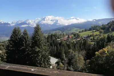 Image de appartement avec vue panoramique et piscine