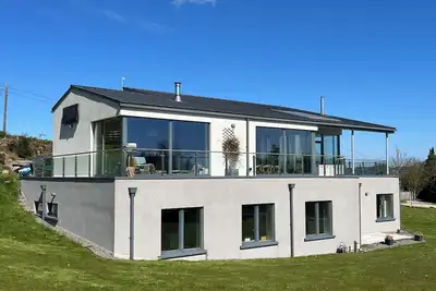 Image de Luxurious home with gym, bar & sauna, overlooking the Sugarloaf in Enniskerry.