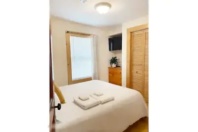 Image de 3 Bedroom Cozy BurlingtonEscape w/Hot Tub!