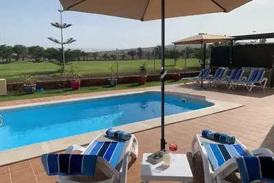 Image de Lovely villa - all day sun, heated private pool with golf views, close to beach