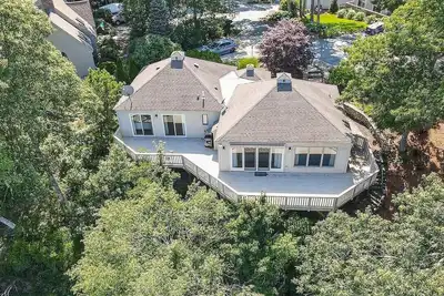 Image de Serene and Spacious Tree House