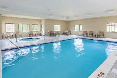 1 Bedroom | Breakfast Buffet. Pool & Hot Tub
