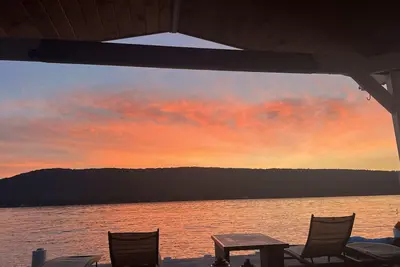 Image de Wineries & Breweries Nearby-Newly Renovated Lakefront Cottage-Boat Slip-Hot Tub