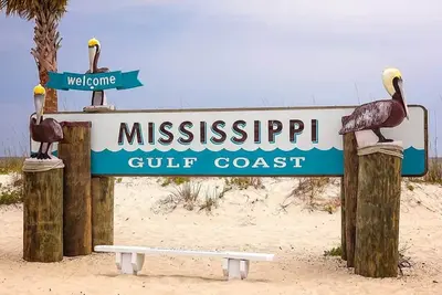 Image de Well appointed home close to Keesler Afb and the Beach!