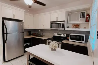 Image de 2b/2b Experience a perfect getaway in an amazing modern Mediterranean  Apartment