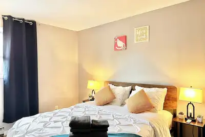 Comfy beds/Fast wifi/Getaway/Free Parking/Raging Waves Water park