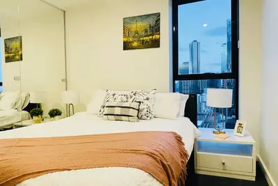 Image de High Rise Unit in front of Crown with Free Parking