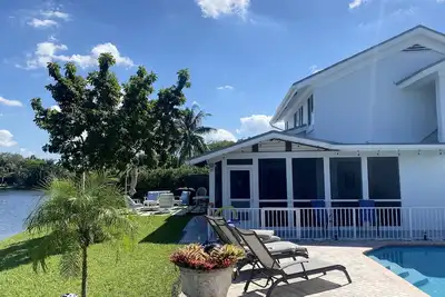 Image de LakeFront - Near Hard Rock Casino w private pool