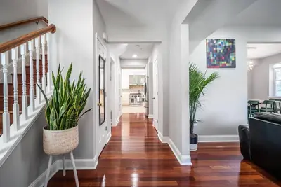 Image de Spacious 3-Level Colonial Near Dc - Walk to Metro & Attractions!