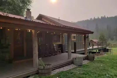 Image de Cozy Lake Front Cabin on Chain Lake!