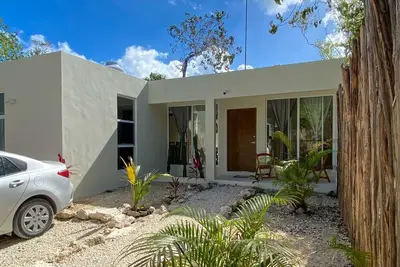 Image de One Bedroom Villa 10 min to the beach with a  private pool!