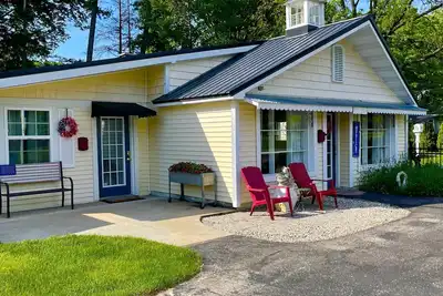 Image de Newly renovated Studio Apartment with gorgeous Muskegon River views. Hardy Dam.