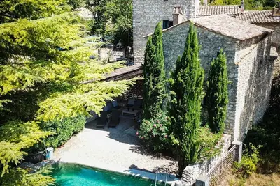 Image de Maison de village avec piscine et vue panoramique
