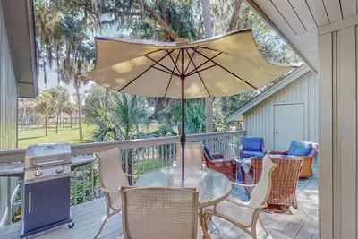 Image de Large Villa With Many Updates Overlooking George Fazio Golf Course!