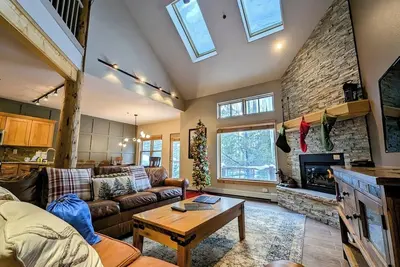 Quiet Winter Getaway! Garage, Shuttle