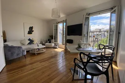 Image de Appartement Lumineux/ Parc Monceau/champs Elysées/sacré Coeur