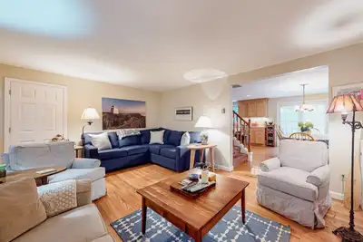 Image de Inviting home near town and the beach with fast WiFi and private W/D