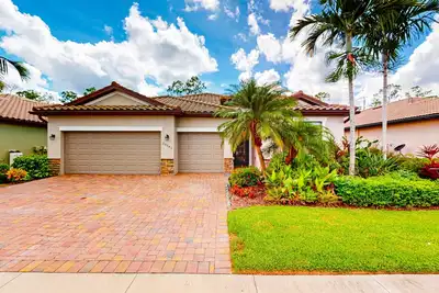 Image de Spacious home with enclosed lanai, WiFi, Ac, Wd, pool, tennis court, & gym