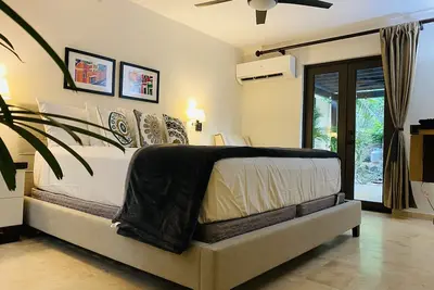 Image de Garden Suite near the Beach and restaurants!