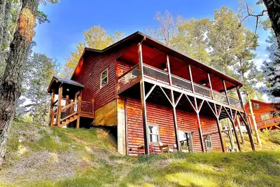 Image de **Amazing Mountain Views at the 2-Story Highland Hideaway**