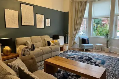 Image de Super Spacious Victorian 3 Br main door flat Shawlands/Hampden Park near by