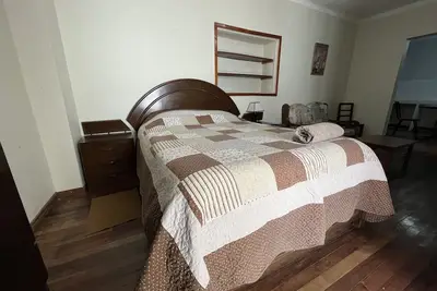 Image de Central studio apartment with kitchen
