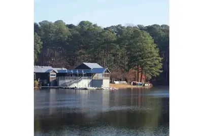 Fantastic Raleigh location- King Bedroom