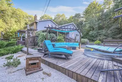 Image de Simply Serene: Escape Room, Wild West City, 4 acres of fun, Sauna/Spa/Golf/Pool