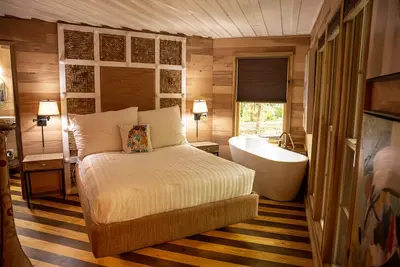 Image de Comfortably Chic Loft-Style, Pet Friendly, Mentone's Favorite Couple's Retreat