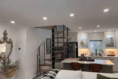 Image de Beach house cottage steps to private beach in the heart of Bayville