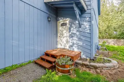 Image de Charming dog-friendly home with a yard, grill, washer/dryer & cable