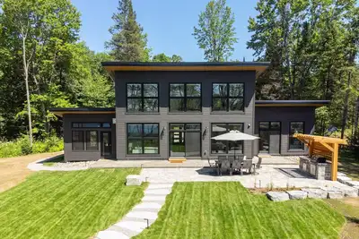 Image de Beautiful Muskoka Cottage Lakehouse near Huntsville with Sauna